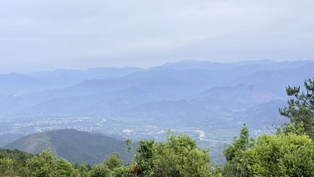 Những con đường của Bình Liêu, Hoành Mô nhìn từ trên cao.