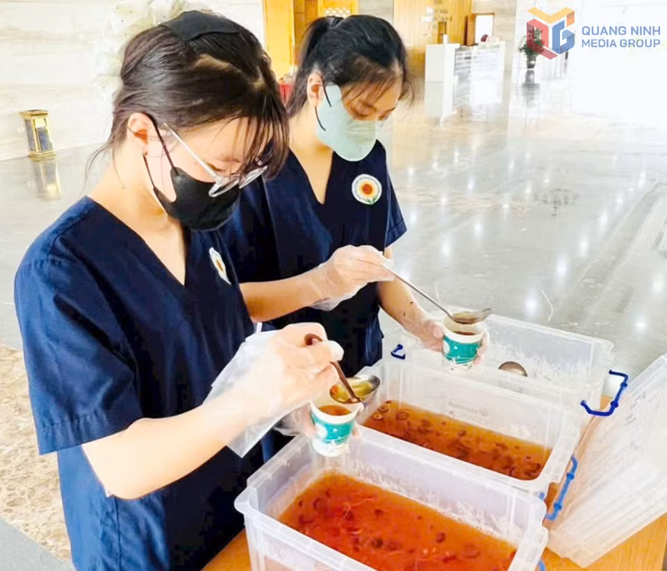 Chè Tuyết Yến là sản phẩm được Trung tâm Hỗ trợ phát triển giáo dục hòa nhập Hướng Dương hướng nghiệp cho các em học sinh khuyết tật. 