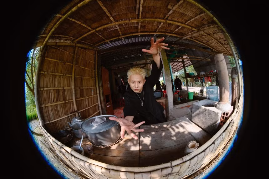 Ricky Star cho ra mắt bản audio phát hành trước để đo lường hiệu ứng, sau đó mới bắt tay vào thực hiện MV Tấm lòng Cửu Long.