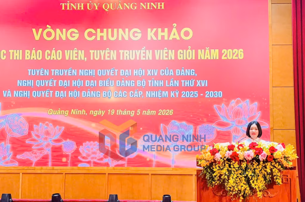 Thí sinh Nguyễn Mai Khanh, Bí thư Đảng bộ, Hiệu trưởng Trường Tiểu học Đông Ngũ, Đảng bộ xã Đông Ngũ, trình bày phần thi (5-2026). Ảnh: Mạnh Trường