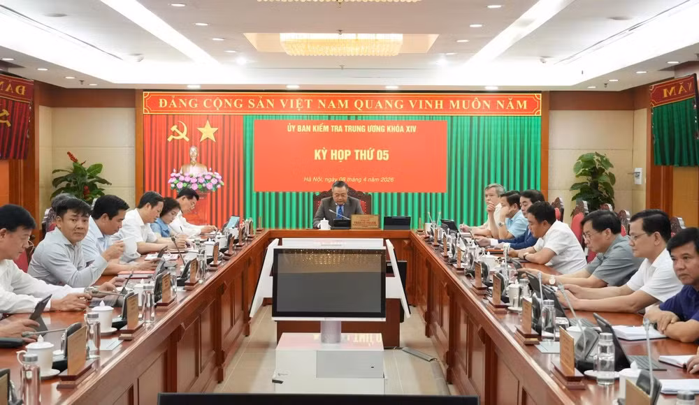 Đồng chí Trần Sỹ Thanh, Ủy viên Bộ Chính trị, Bí thư Trung ương Đảng, Chủ nhiệm Ủy ban Kiểm tra Trung ương chủ trì kỳ họp thứ 5. (Ảnh: THỦY NGUYÊN)