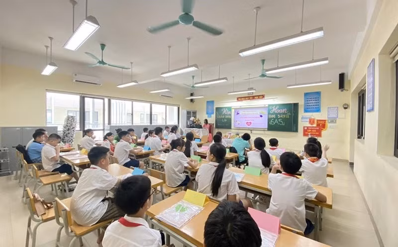 Nhà trường được dạy thêm với 3 đối tượng học sinh, song, không được thu tiền và bị giới hạn không quá 45 em/lớp, không quá 2 (hai) tiết/tuần. Ảnh: Vân Trang