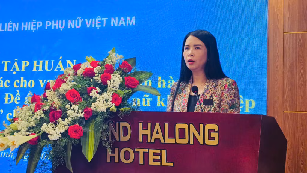 Đồng chí Trần Lan Phương, Phó Chủ tịch Hội Liên hiệp Phụ nữ Việt Nam, phát biểu chỉ đạo hội nghị.