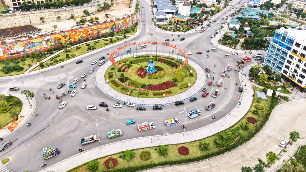 Sau khi di chuyển qua các tuyến phố…
