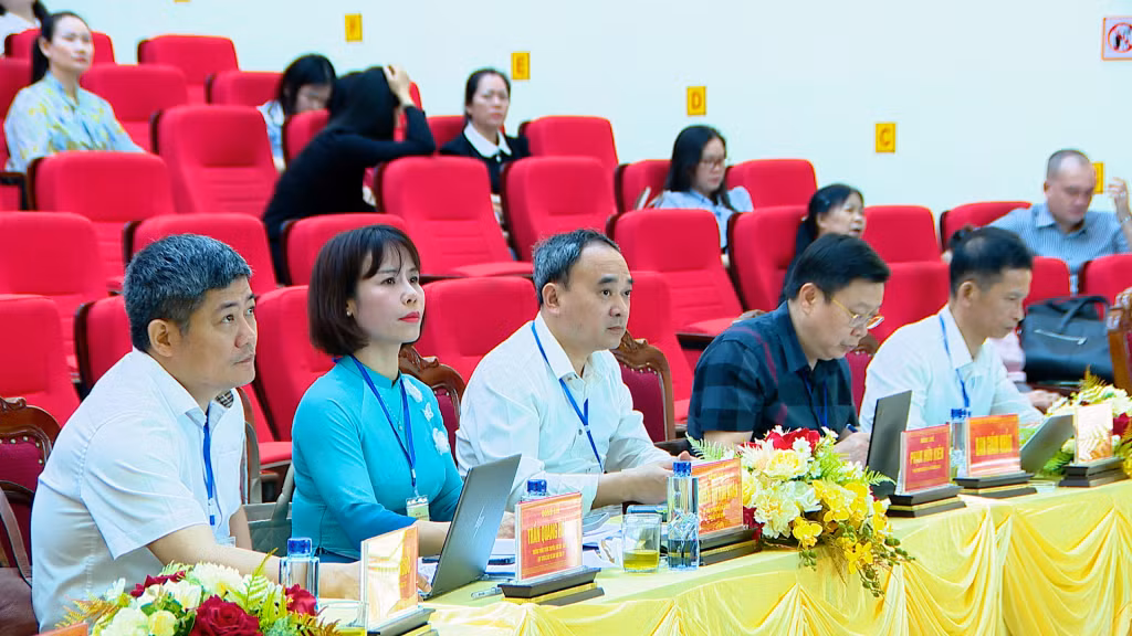 Ban Giám khảo theo dõi, chấm thi tại Cuộc thi Báo cáo viên, tuyên truyền viên giỏi Cụm số 4.