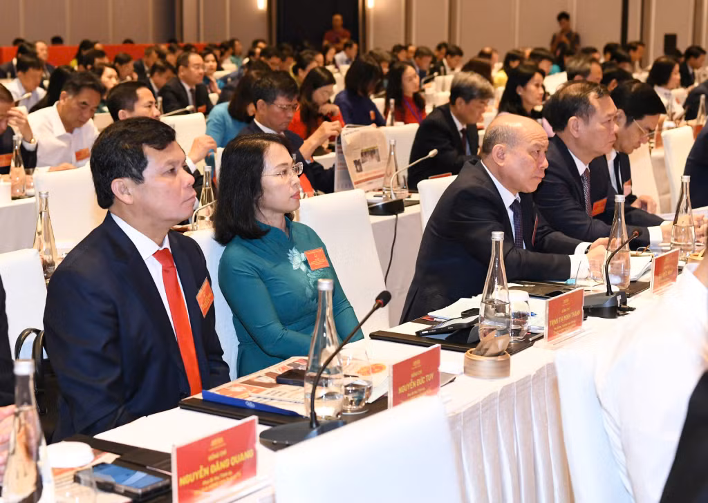 Đồng chí Trịnh Thị Minh Thanh, Phó Bí thư Tỉnh ủy, Chủ tịch HĐND tỉnh Quảng Ninh dự hội nghị tại điểm cầu Hà Nội.