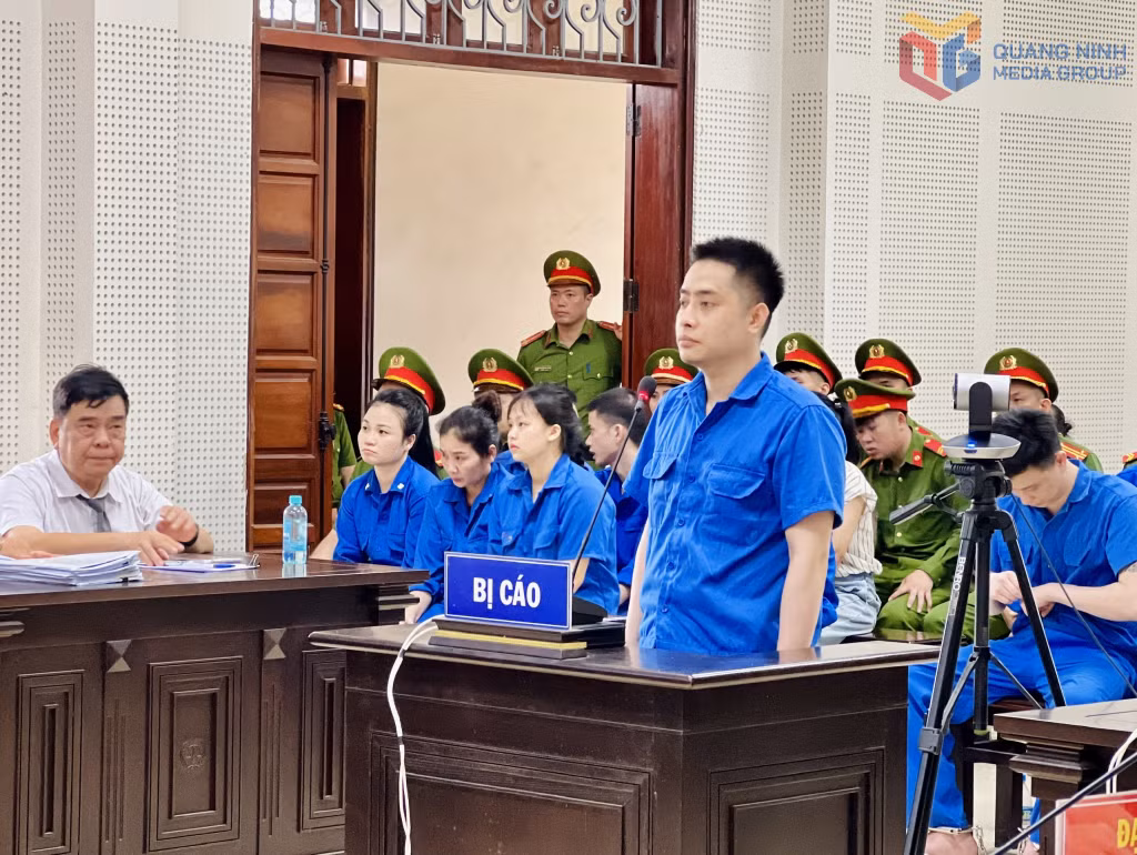Bùi Đình Khánh nói lời chia buồn với gia đình Thiếu tá Nguyễn Đăng Khải.