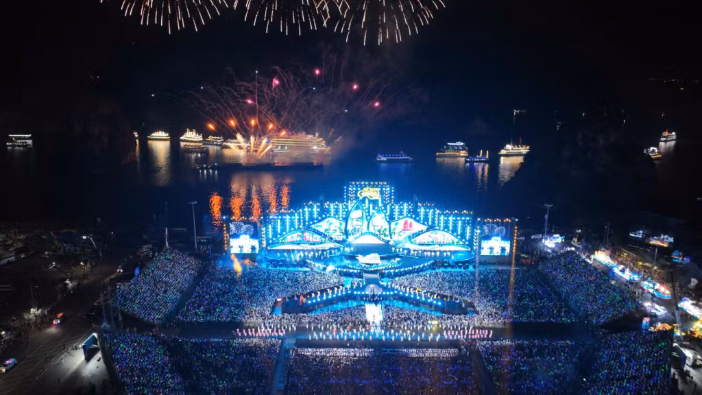 Không gian lễ hội sôi động tại Carnaval Hạ Long 2026.