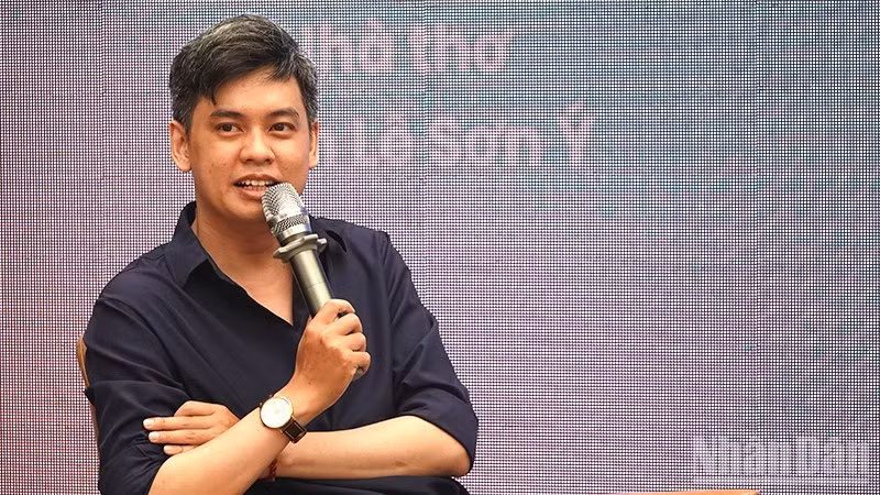 Nhà văn Huỳnh Trọng Khang là một trong hai diễn giả tại buổi tọa đàm.