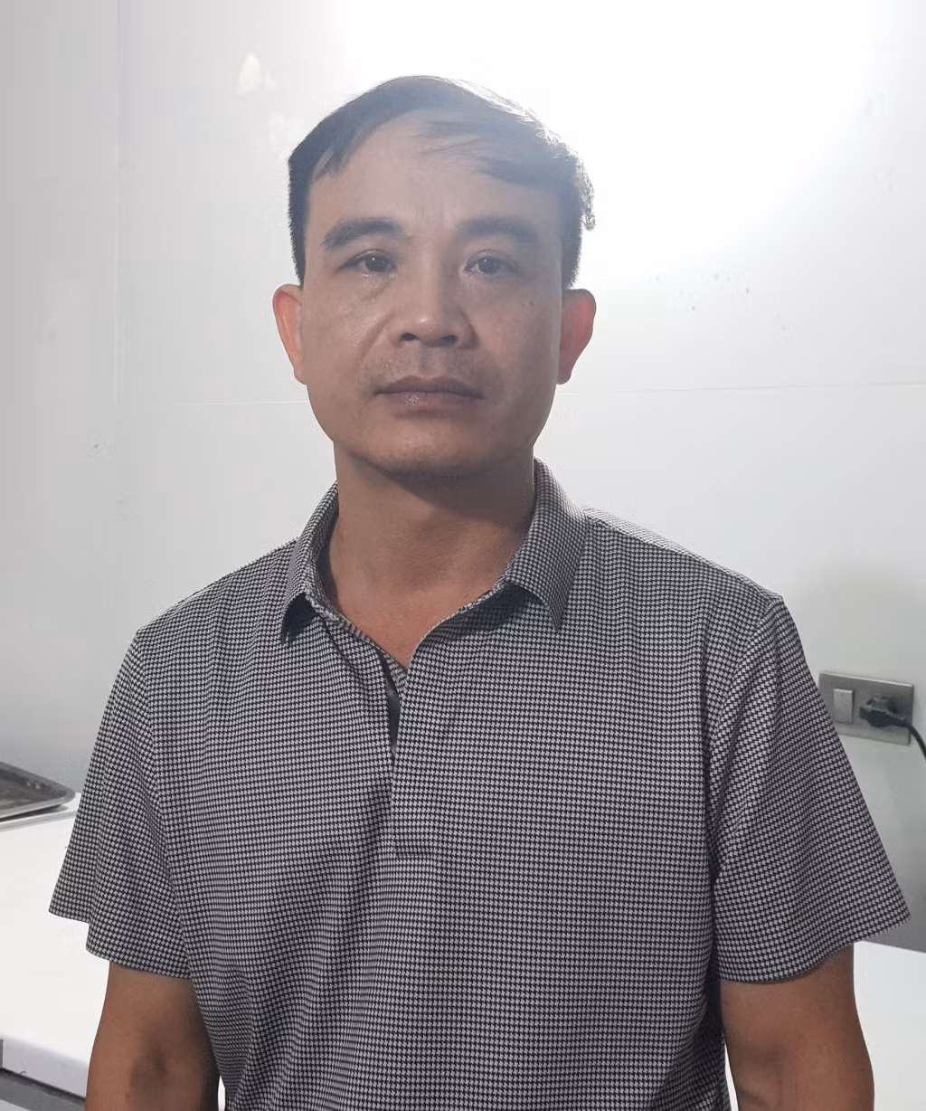 Anh Lê Văn Việt, chủ cơ sở sản xuất giò chả Việt Nga (khu Bình Xuân, phường Mạo Khê).