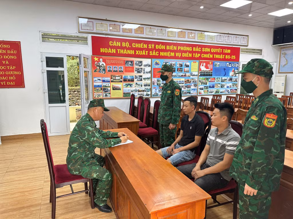 2 đối tượng khai nhận hành vi vận chuyển trái phép hàng hoá tại Đồn Biên phòng Bắc Sơn