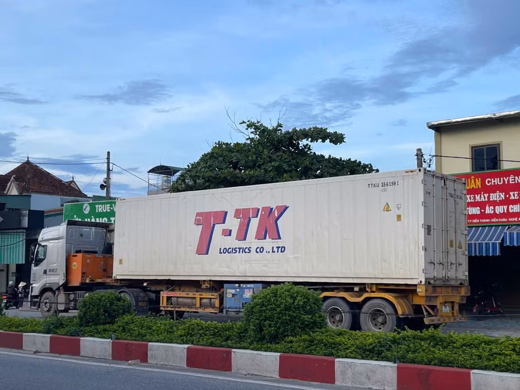 Xe container liên quan vụ tai nạn giao thông. Ảnh: Ngọc Thuần