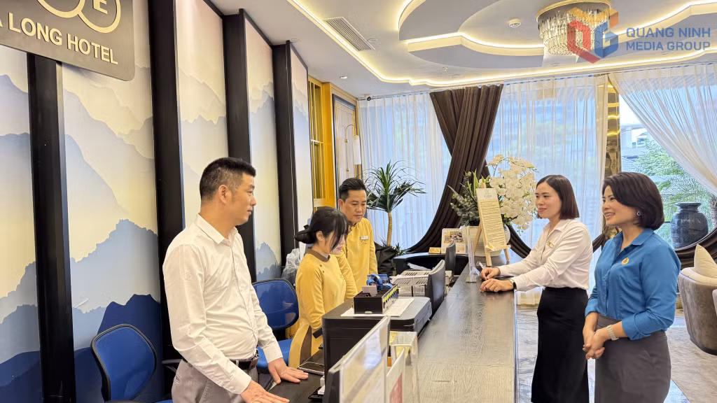 Công đoàn Khách sạn FTE Hạ Long mới đi vào hoạt động xong đã ký thoả ước lao động tập thể với nhiều điều khoản có lợi cho người lao động.