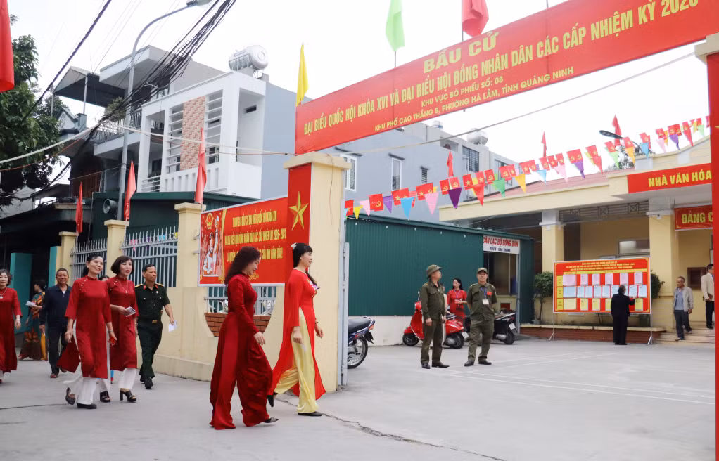 Cử tri phường Hà Lầm nô nức đi bầu cử ĐBQH khóa XVI và đại biểu HĐND các cấp nhiệm kỳ 2026-2031.
