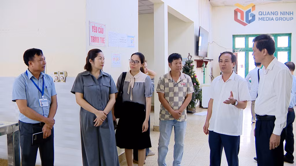 Đoàn kiểm tra số 3 của tỉnh do Sở NN&MT kiểm tra tại bếp Nhà ăn sinh viên Trường Cao Đẳng Nông lâm Đông Bắc.