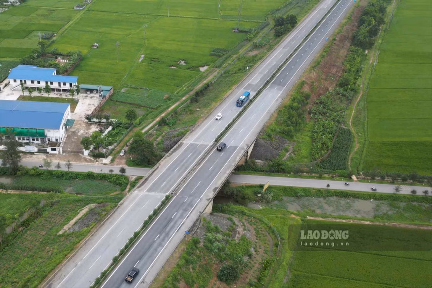 Cao tốc Nội Bài - Lào Cai đoạn qua địa bàn xã Cẩm Khê (giáp xã Tiên Lương). Ảnh: Tô Công