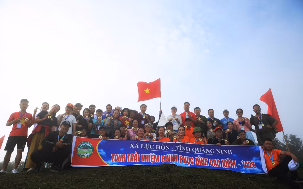 Kết thúc hành trình chinh phục đỉnh Cao Xiêm luôn là những trải nghiệm đáng nhớ với du khách. Thời gian tới, xã Lục Hồn sẽ phối hợp với các đơn vị lữ hành tổ chức tour định kỳ 1 tuần/lần, nhằm đa dạng hóa sản phẩm du lịch trải nghiệm, thu hút du khách và tạo động lực phát triển du lịch cộng đồng tại địa phương.