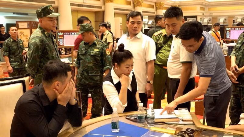 Đại tá Nguyễn Quang Huyên - Phó Giám đốc, Thủ trưởng Cơ quan Cảnh sát điều tra Công an tỉnh Lạng Sơn - trực tiếp chỉ đạo các phòng nghiệp vụ Công an tỉnh đấu tranh triệt phá vụ án. Ảnh: Công an tỉnh Lạng Sơn