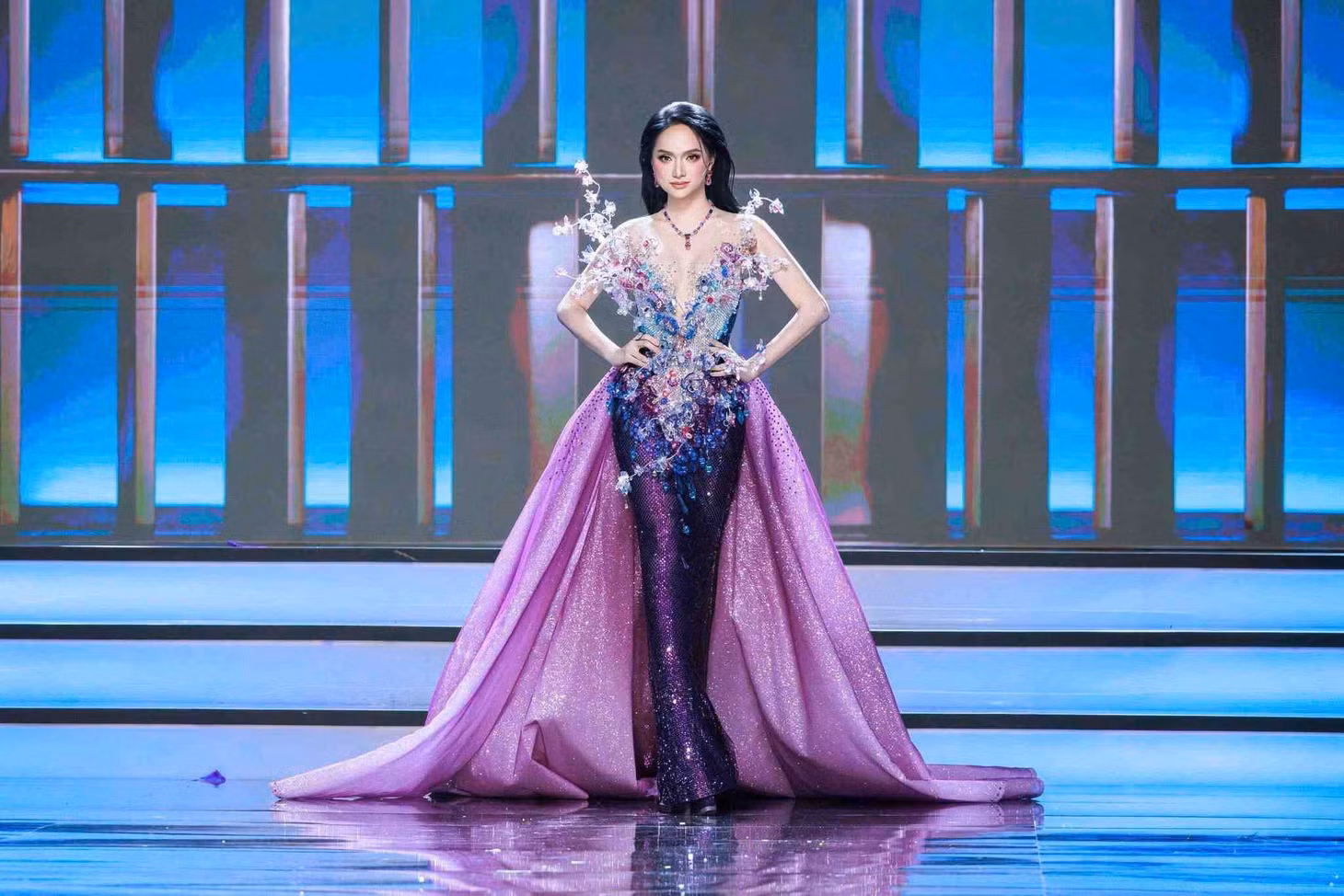 Hương Giang trong phần thi dạ hội. Ảnh: MGI.