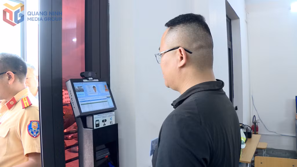 Tại Trung tâm sát hạch lái xe và giám sát giao thông đường bộ (Sở Xây dựng) qua thử nghiệm hệ thống định danh và xác thực điện tử cho thấy giúp tiết giảm thời gian, giảm áp lực cho thi sinh .