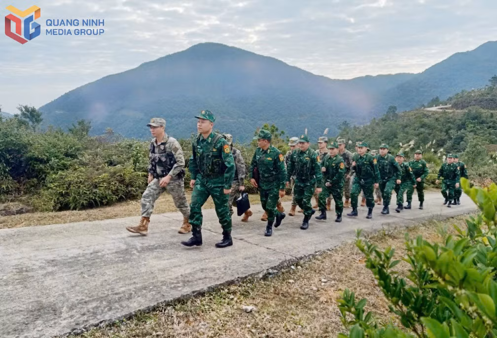 Đồn Biên phòng Quảng Đức và Trạm hội ngộ, hội đàm, Bộ đội Biên phòng đặc khu Phòng Thành phối hợp tuần tra song phương tháng 12/2025. (Ảnh: Đồn BP Quảng Đức)