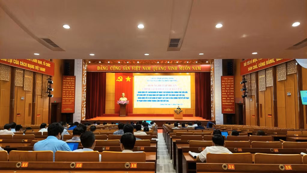 Sở TN-MT tổ chức tập huấn chính sách pháp luật đất đai.