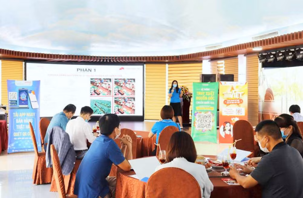 Đại diện các sàn TMĐT và đơn vị phân phối hàng hóa lớn hướng dẫn quy trình và cách thức phân phối hàng hóa, chính sách ưu đãi cho doanh nghiệp Quảng Ninh, tháng 6/2021.