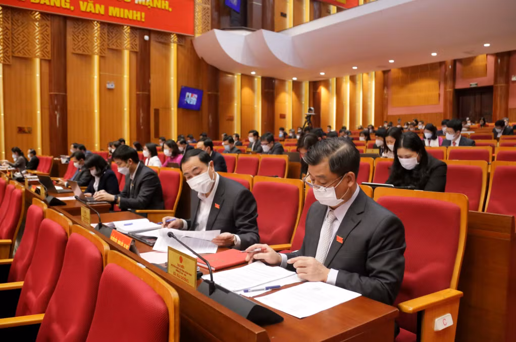 Kỳ họp nghe báo cáo thẩm tra của các Ban HĐND tỉnh về nội dung các báo cáo, tờ trình và dự thảo nghị quyết trình tại Kỳ họp.