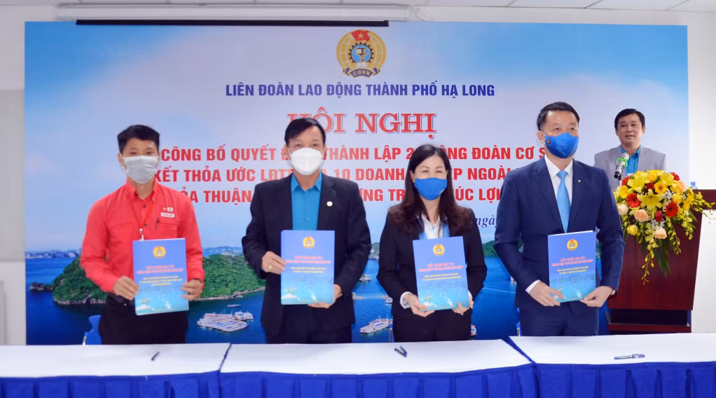 Lãnh đạo LĐLĐ TP Hạ Long ký thỏa thuận hợp tác với 3 doanh nghiệp về Chương trình Phúc lợi cho đoàn viên công đoàn.