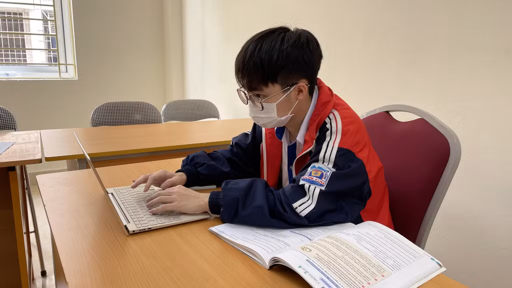 Cuộc thi Olympic quốc tế tiếng Pháp được tổ chức từ ngày 7-9/12/2021 theo hình thức trực tuyến, có sự tham gia của 100 thí sinh, đến từ 23 quốc gia, 4 châu lục.