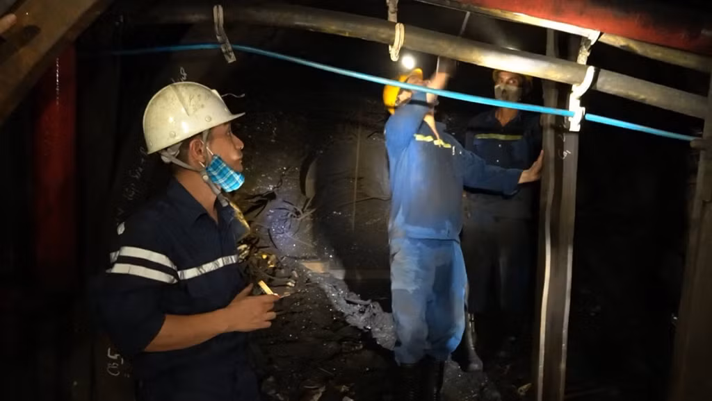 Sáng kiến “Nghiên cứu, chỉ đạo lập biện pháp và chỉ đạo thi công khấu vượt phay lò chợ cơ giới hóa 7-3.1 vỉa 7 công suất 1,2 triệu tấn/năm đảm bảo an toàn, hoàn thành kế hoạch sản lượng TKV giao” của anh Phạm Thành Công, Trưởng phòng Kỹ thuật Công nghệ mỏ, Công ty CP than Hà Lầm (TKV) 