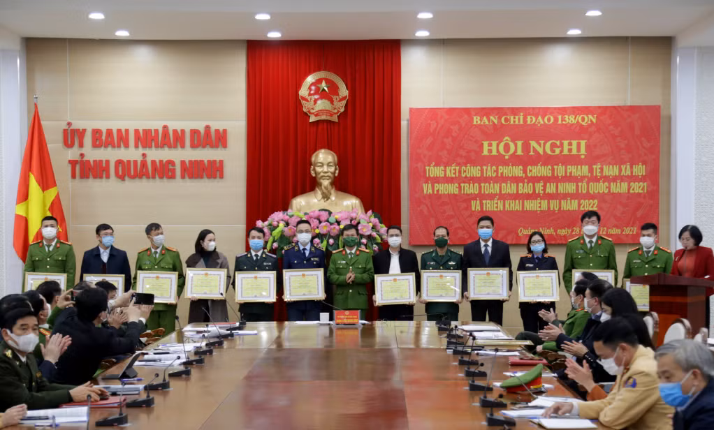 Các cá nhân có thành tích, đóng góp trong nhiệm vụ, hoạt động của Ban Chỉ đạo 138/QN được tuyên dương, khen thưởng.