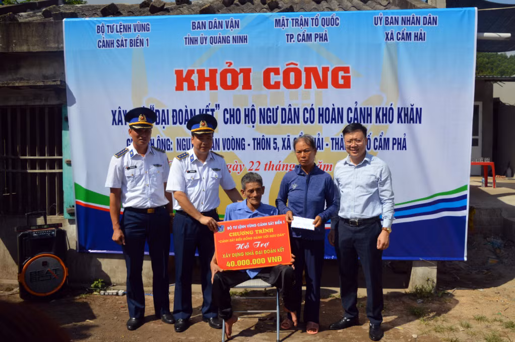 BTL Vùng Cảnh sát biển 1 hỗ trợ xây dựng nhà Đại đoàn kết cho gia đình ngư dân có hoàn cảnh khó khăn của xã Cẩm Hải, TP Cẩm Phả.