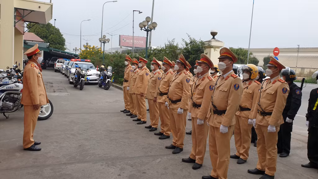Phòng CSGT ĐB - ĐS Công an tỉnh huy động tối đa lực lượng phương tiện thực hiện cao điểm bảo đảm TTATGT dịp Tết 2022