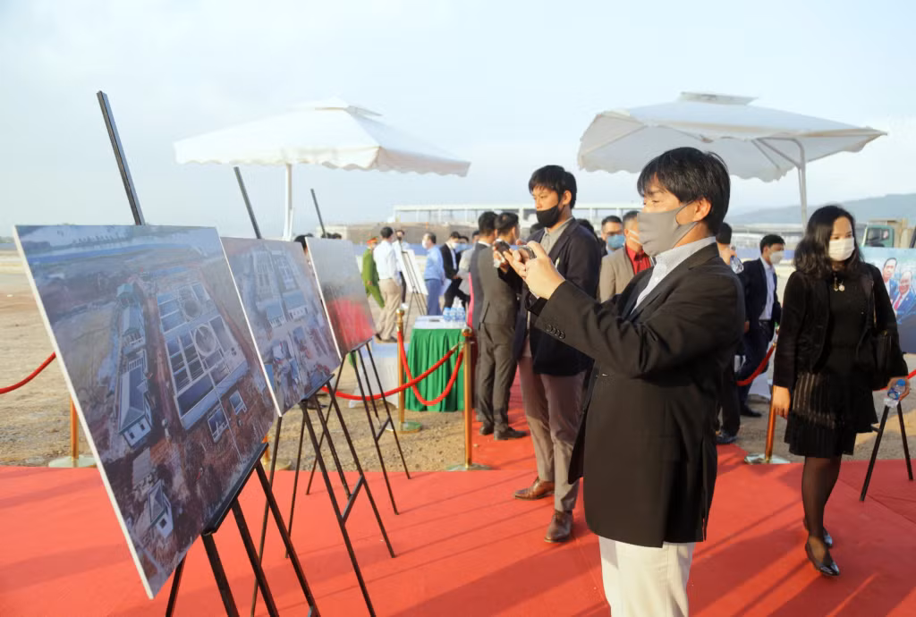 Đại diện các doanh nghiệp, nhà đầu tư Nhật Bản quan tâm, tìm hiểu các thông tin về hạ tầng, quy hoạch của các Khu công nghiệp trên địa bàn tỉnh Quảng Ninh.