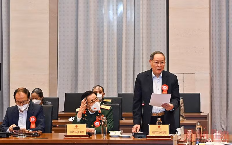 Thượng tướng Nguyễn Văn Rinh, Chủ tịch Hội Nạn nhân chất độc da cam/Dionxin Việt Nam báo cáo tại buổi làm việc. (Ảnh: Duy Linh)