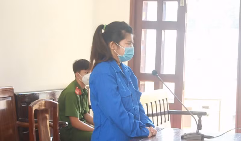 Nhung tại phiên xét xử.