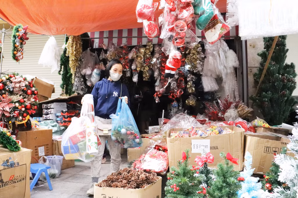 Sức mua đồ trang trí Noel của người dân tăng khoảng 30% so với năm ngoái.