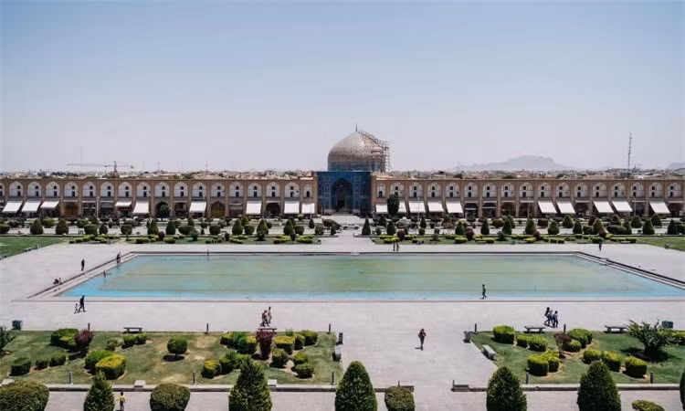 Được xây dựng dưới thời trị vì của Shah Abbas, Nhà thờ Hồi giáo Sheikh Lotfollah ở Isfahan được hoàn thành vào năm 1619 và dành riêng cho gia đình hoàng gia.
