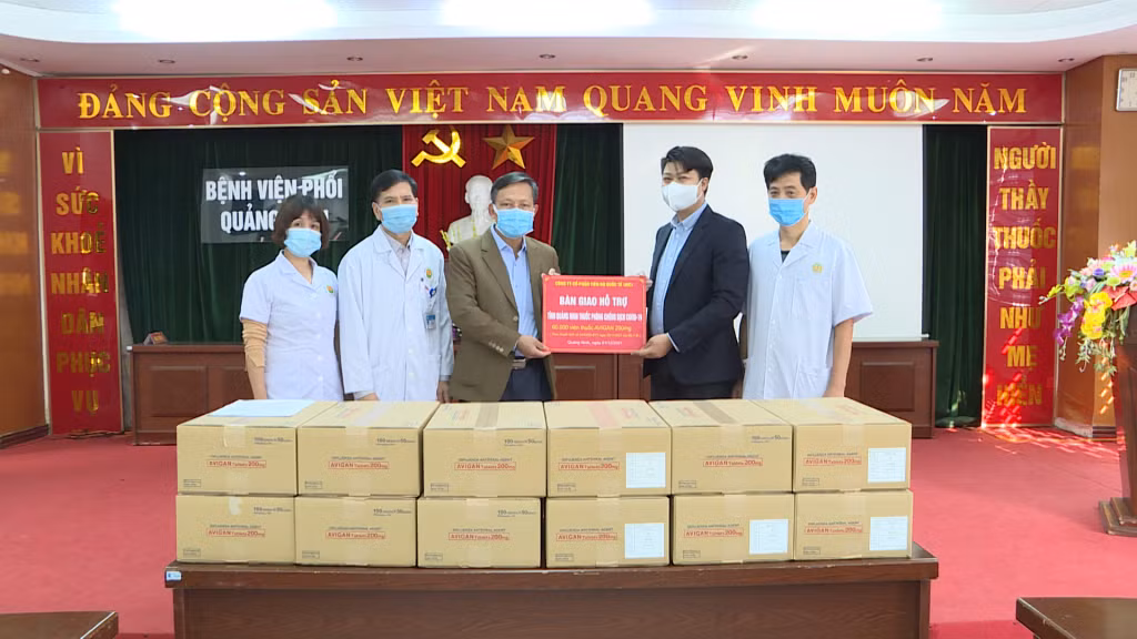 Tỉnh Quảng Ninh tiếp nhận 60.000 viên thuốc Avigan điều trị Covid-19 của Nhật Bản từ Công ty Cổ phần Tiến bộ Quốc tế (AIC).
