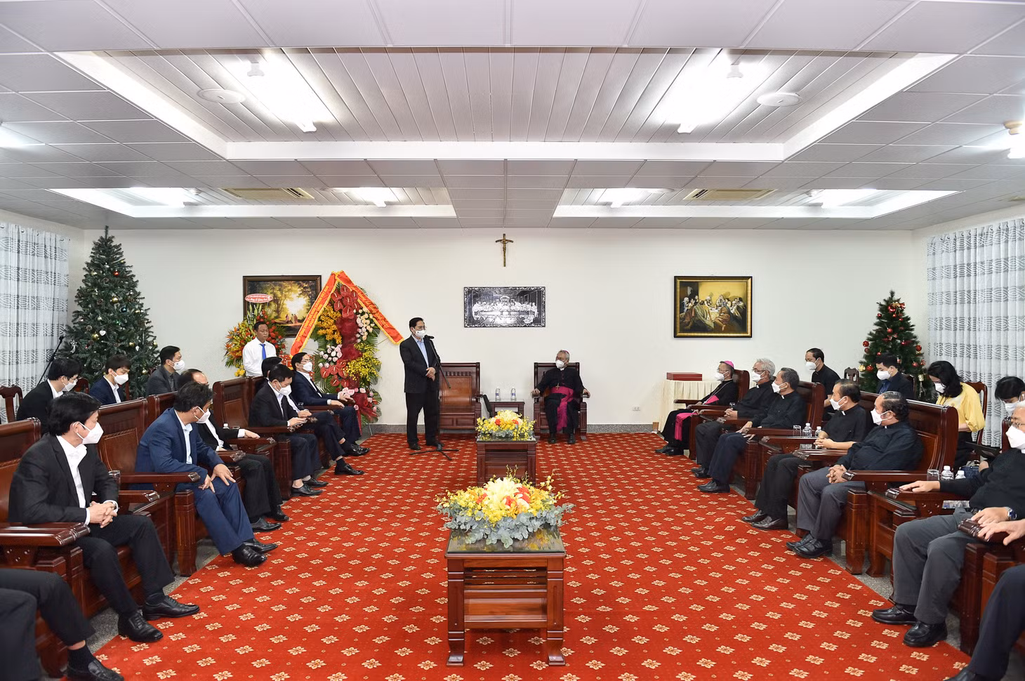 Thủ tướng chúc mừng giáng sinh, năm mới giám mục và đại diện các quản hạt của các giáo phận. Ảnh VGP/Nhật Bắc