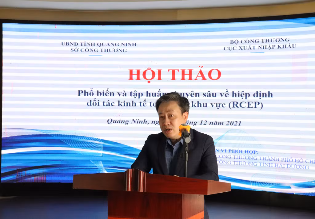 Đồng chí Lê Hồng Giang, Phó Giám đốc Sở Công Thương Quảng Ninh phát biểu tại hội nghị.