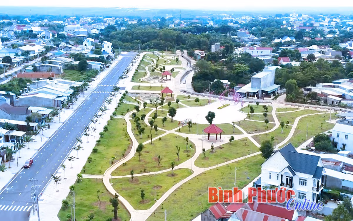 Sau 3 năm thành lập, TP. Đồng Xoài đã và đang trở thành điểm đến đầu tư hấp dẫn của doanh nghiệp trong, ngoài nước. Trong ảnh: Một góc khu đô thị xanh thành phố Đồng Xoài