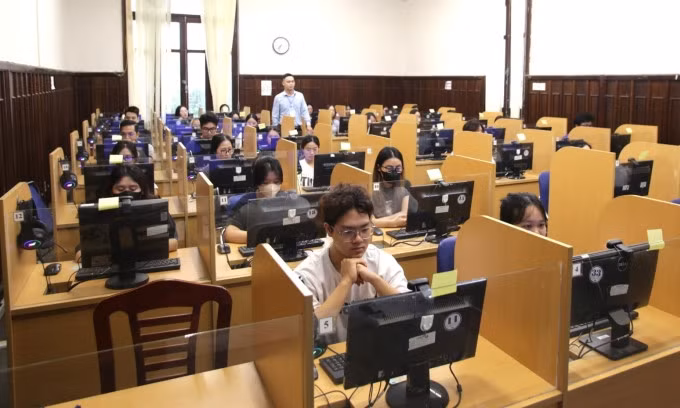 Thí sinh thi đánh giá năng lực ngoại ngữ 6 bậc tại Học viện Ngân hàng, tháng 8. Ảnh: Học viện Ngân hàng