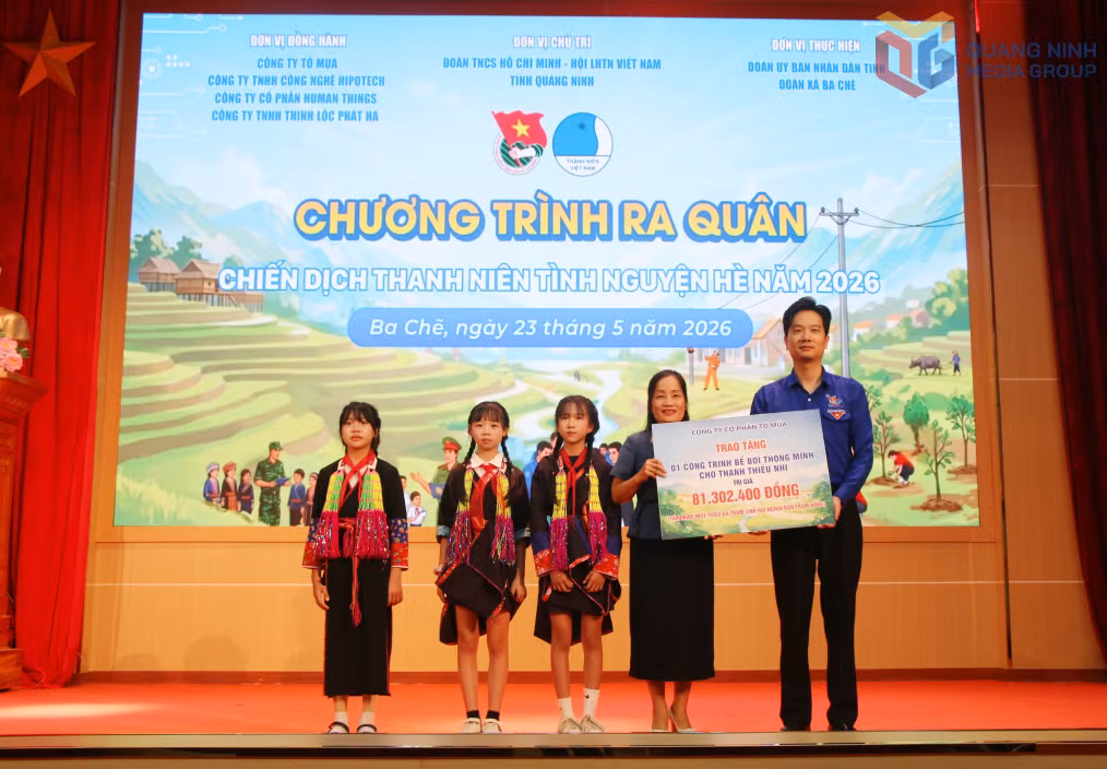 Ban Thường vụ Tỉnh Đoàn phối hợp cùng Công ty CP Tô Múa trao tặng công trình bể bơi dành cho thiếu nhi xã Ba Chẽ với tổng trị giá trên 81 triệu đồng.