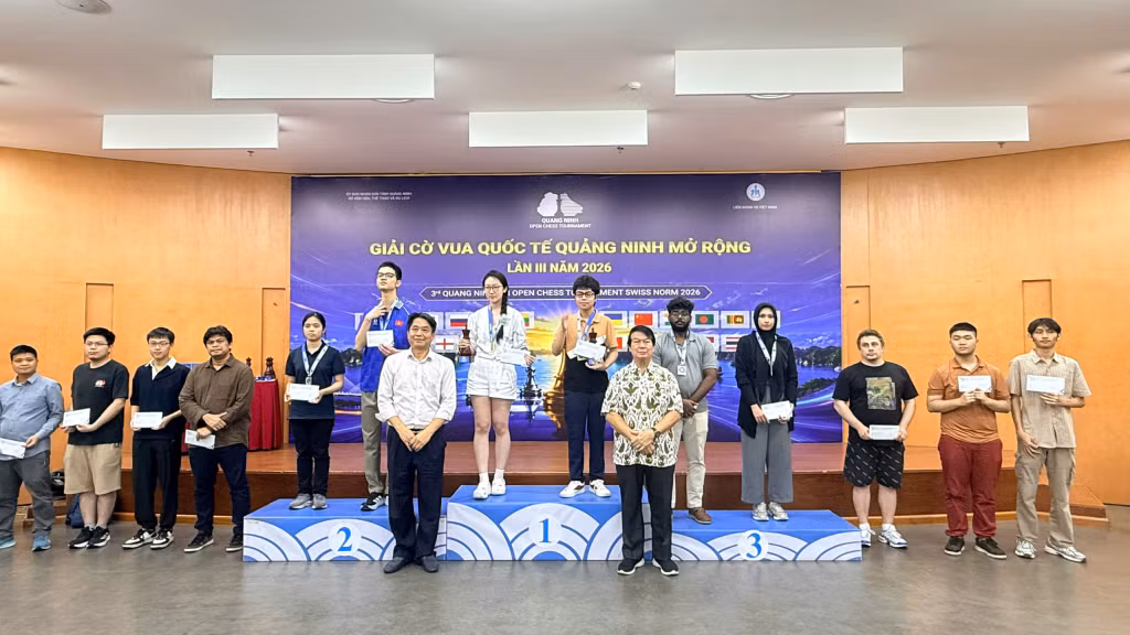 Kiện tướng Đầu Khương Duy (Việt Nam) và kỳ thủ Mu Wangxueyao (Trung Quốc) giành huy chương vàng bảng Master.
