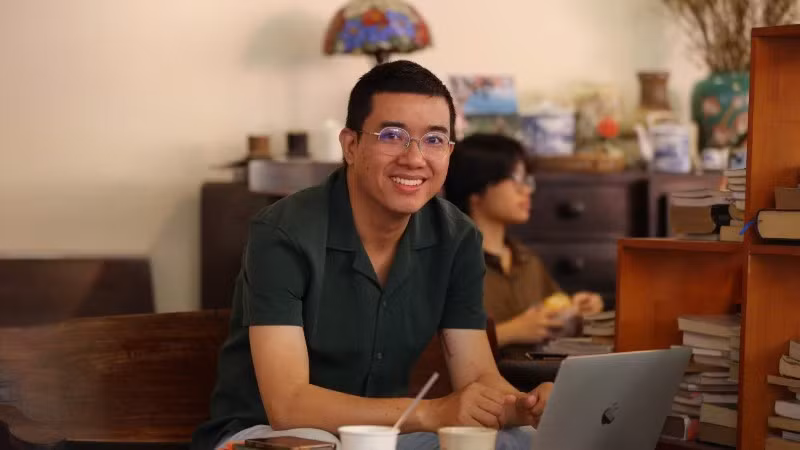 Nhà thơ Hồ Huy Sơn.