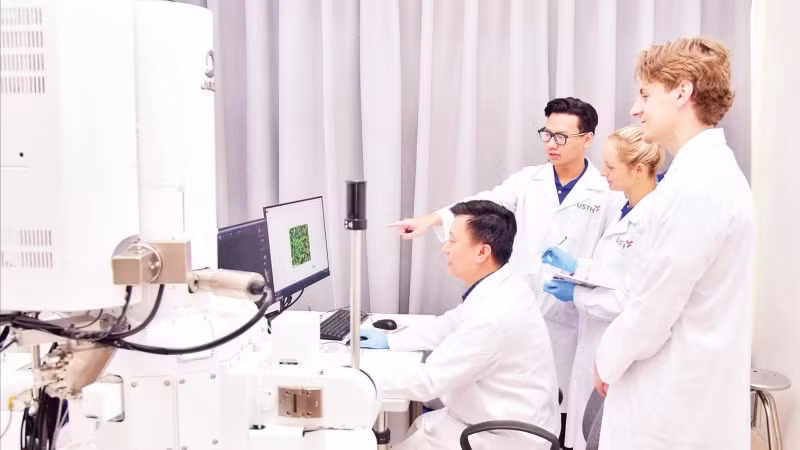 Hợp tác trong đào tạo nghiên cứu khoa học, công nghệ tại Trường đại học Khoa học và Công nghệ Hà Nội. (Ảnh: MAI THANH)