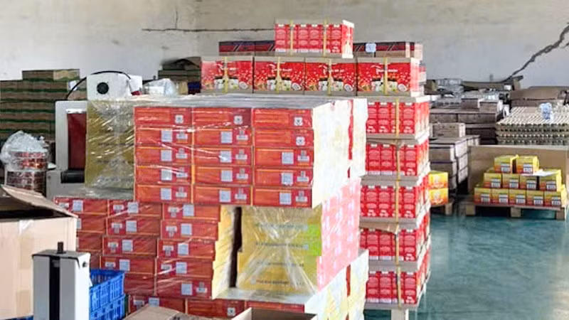 Nước yến giả tại cơ sở sản xuất. Ảnh: Công an cung cấp.