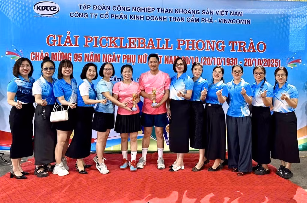 Nhiều môn thể thao mới như pickleball cũng được các đơn vị hưởng ứng, tham gia các giải đấu phong trào. Trong ảnh: Giải pickleball phong trào năm 2025 tại Công ty CP Kinh doanh Than Cẩm Phả - Vinacomin.